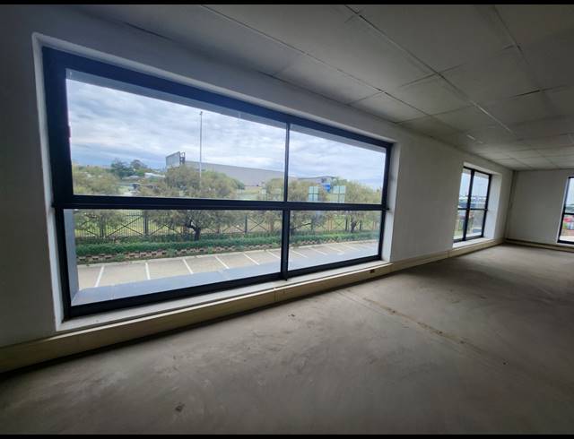 612M² OFFICE TO LET IN HALFWAY GARDENS